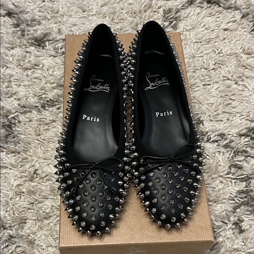 Christian Louboutin sweetie jane spikes flat. Black. Silver. Size EU 36. New.